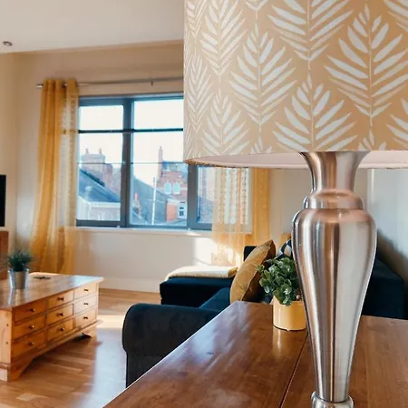 11 Popeshead Court Apartment *