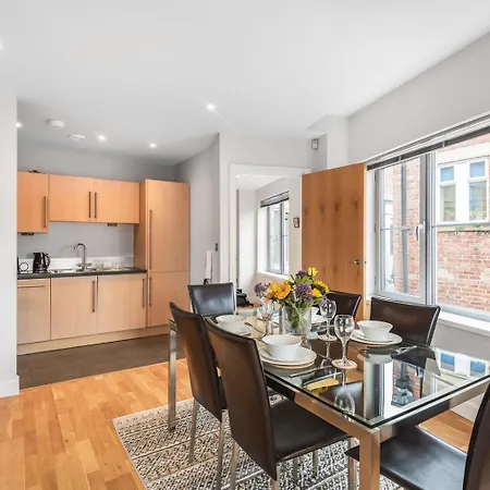 Eleven Popeshead - 2 Bed, 2 Bath *