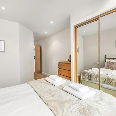 Eleven Popeshead - 2 Bed, 2 Bath *