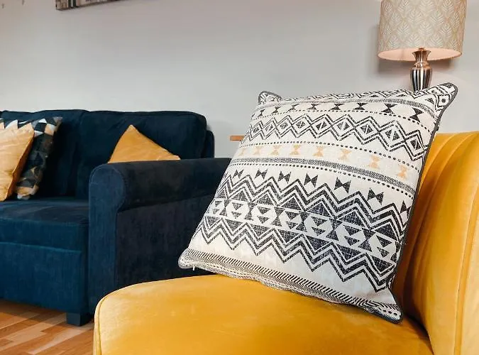 11 Popeshead Court * York