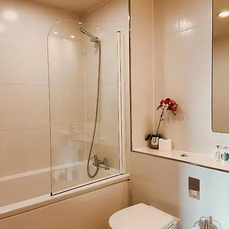 11 Popeshead Court 公寓 *